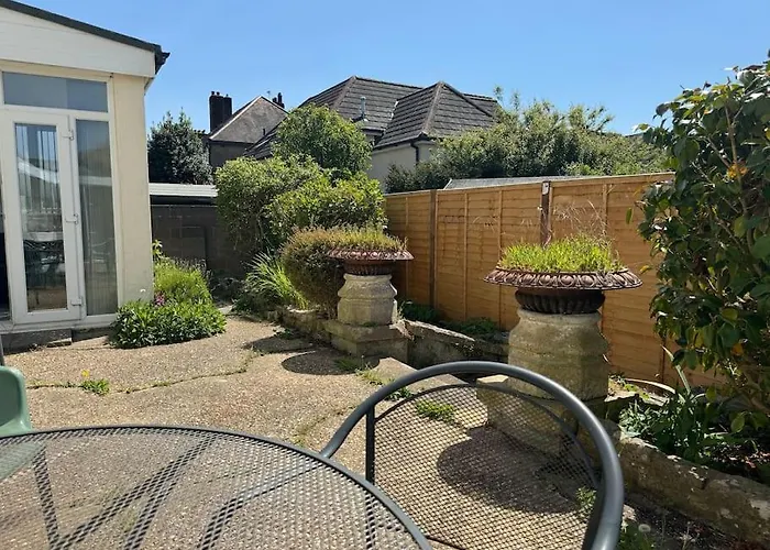 Spacious, Modern 3 Bedroom Apartment With Parking