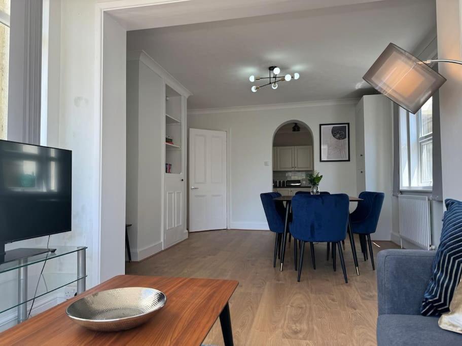 Spacious, Modern 3 Bedroom With Parking