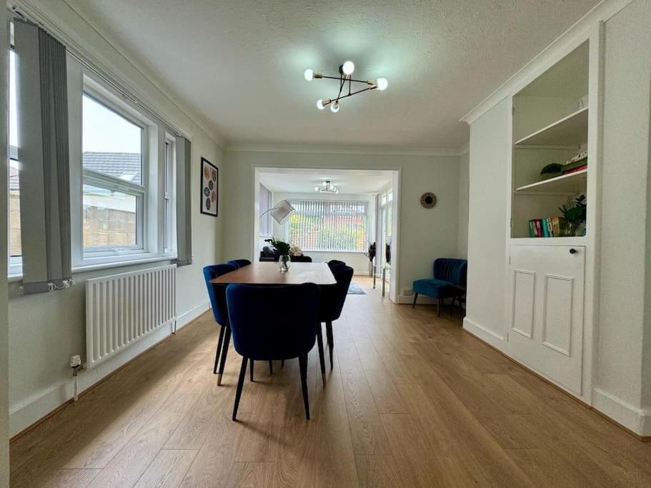 Spacious, Modern 3 Bedroom With Parking *