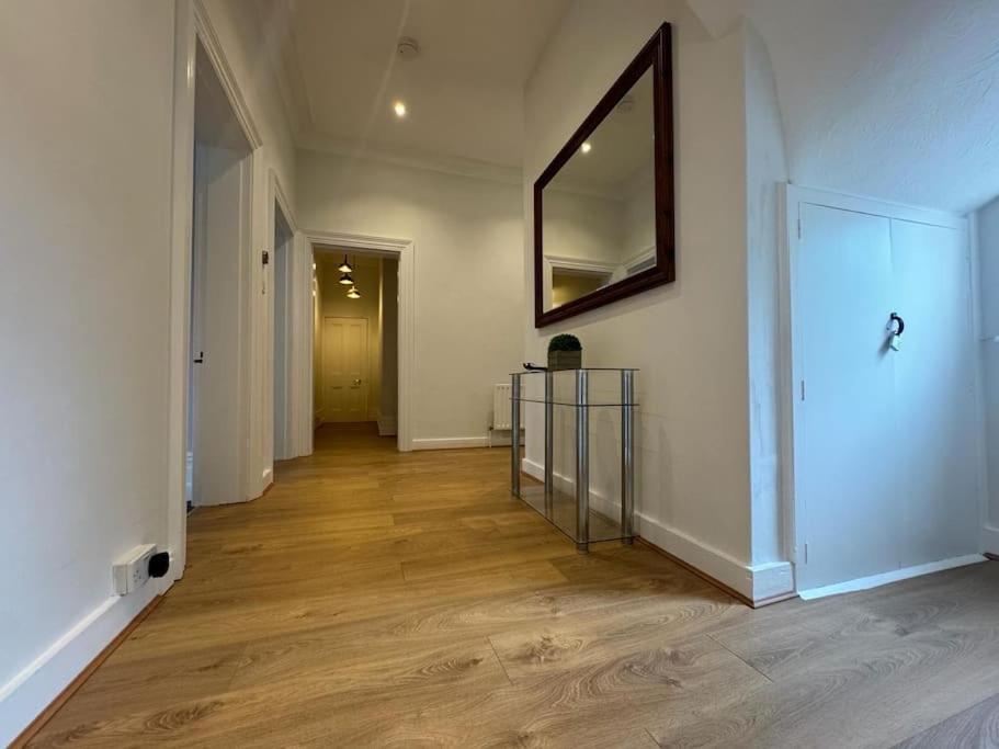 Spacious, Modern 3 Bedroom With Parking Apartment