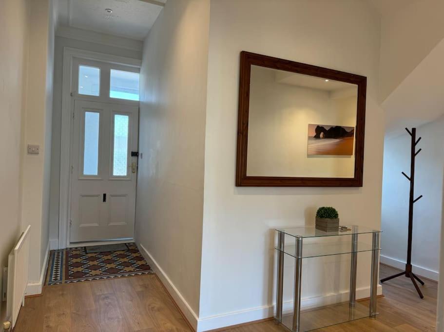 Spacious, Modern 3 Bedroom With Parking Bournemouth