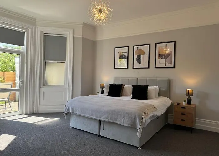 Spacious, Modern 3 Bedroom Apartment With Parking
