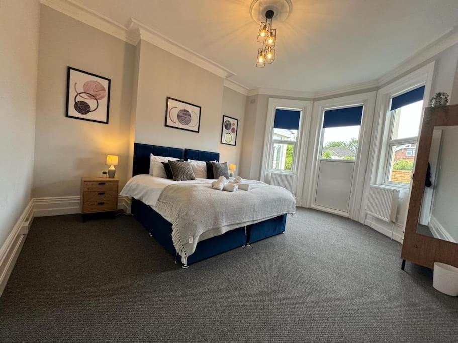 Spacious, Modern 3 Bedroom With Parking *