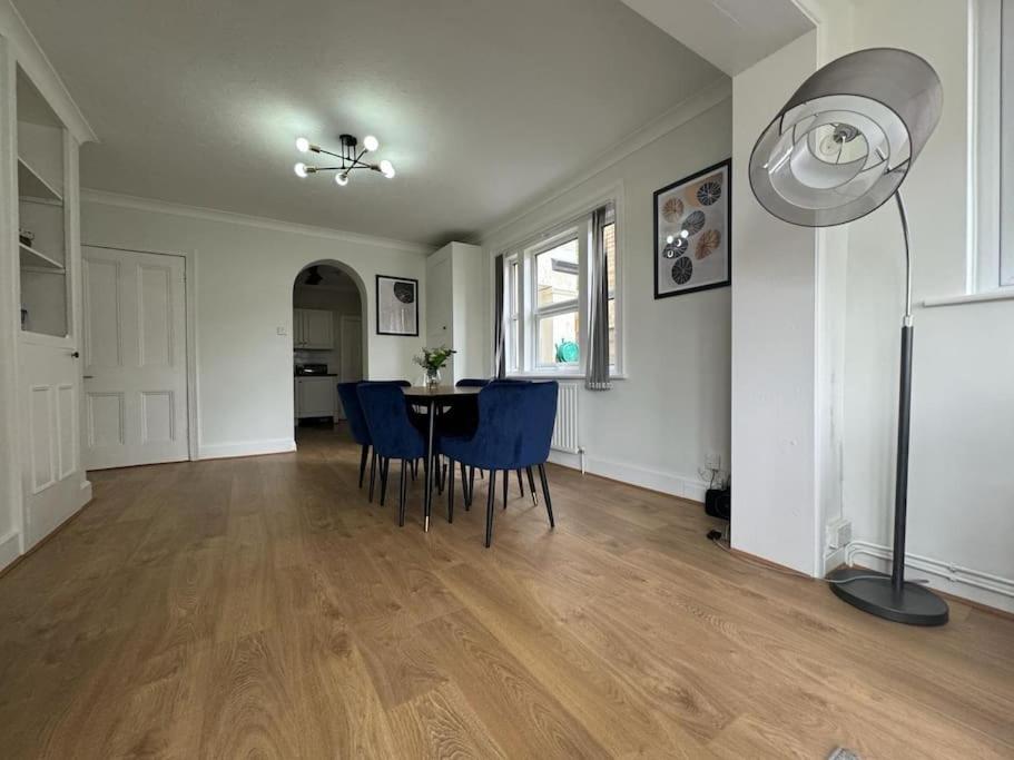 Spacious, Modern 3 Bedroom With Parking Апартаменты