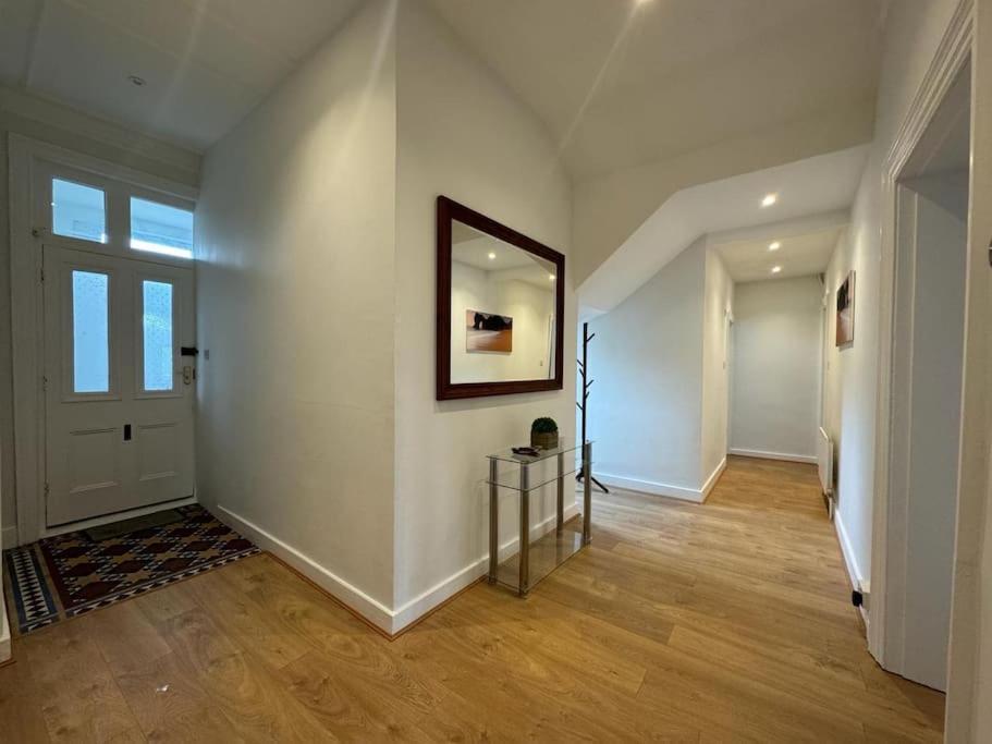 Spacious, Modern 3 Bedroom With Parking Апартаменты